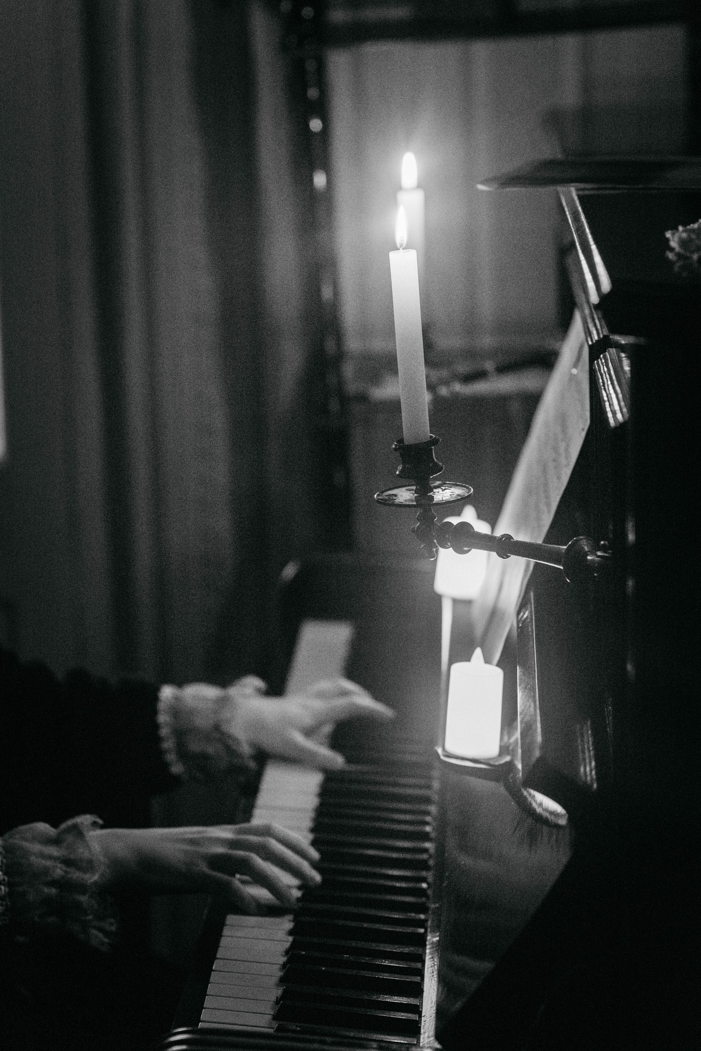 Костюмована різдвяна екскурсія при свічках